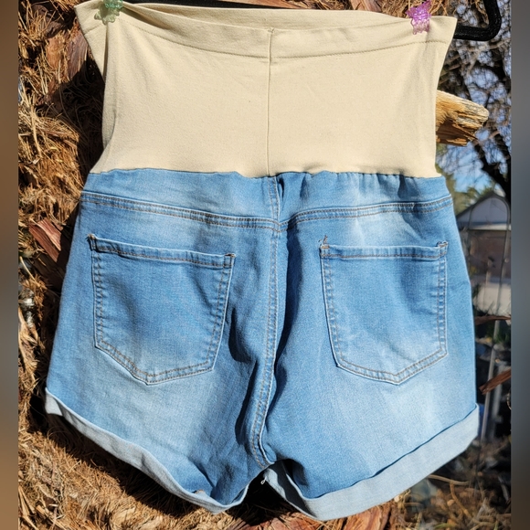 Maternity jean distressed shorts - Picture 2 of 2